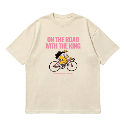 On the road with the King – Premium Oversized T-Shirt