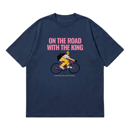 On the road with the King – Premium Oversized T-Shirt